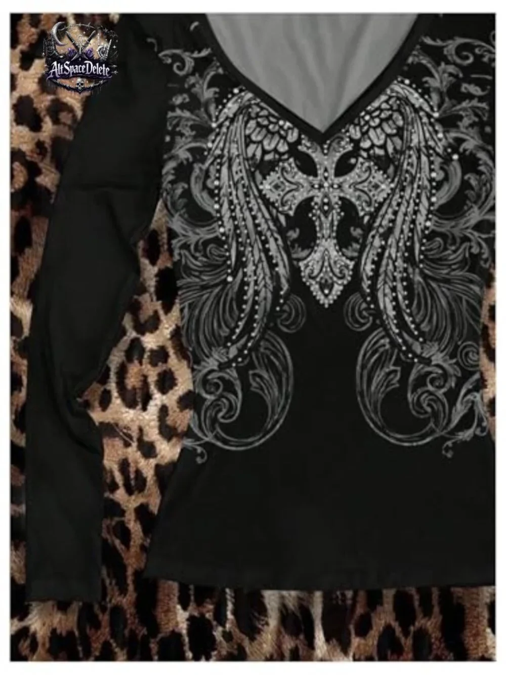 Long Sleeve V-Neck Graphic Tee Y2K Streetwear Fall Outfit_5